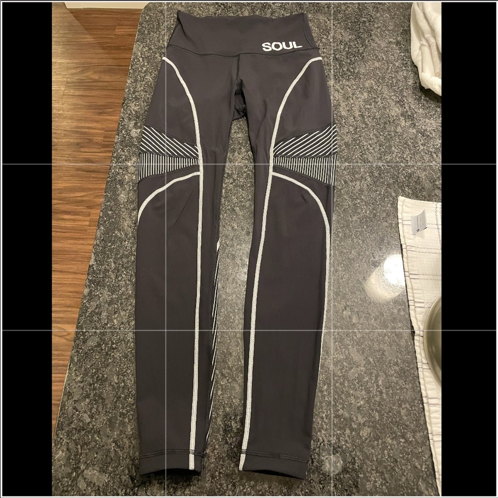 Lululemon leggings - Black and White